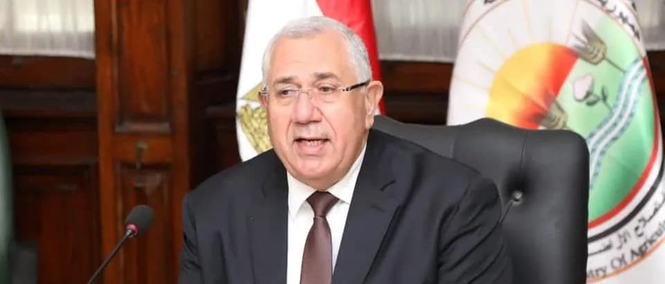 عقد السيد القصير وزير الزراعة واستصلاح الأراضي إجتماعا مع بعض قيادات الوزراة وهيئة الثروة السمكية